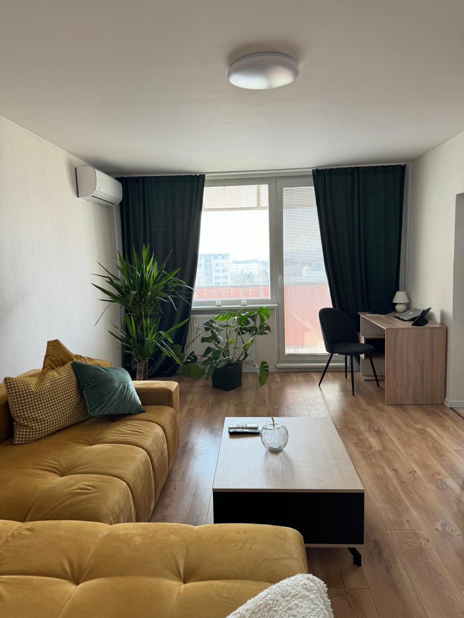 ניטרה Modern Central Apartment מראה חיצוני תמונה