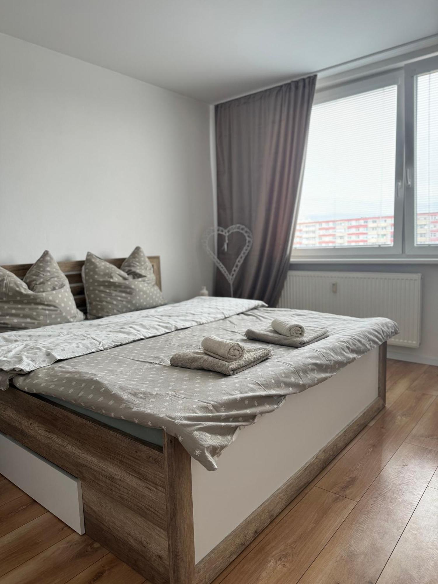 ניטרה Modern Central Apartment מראה חיצוני תמונה